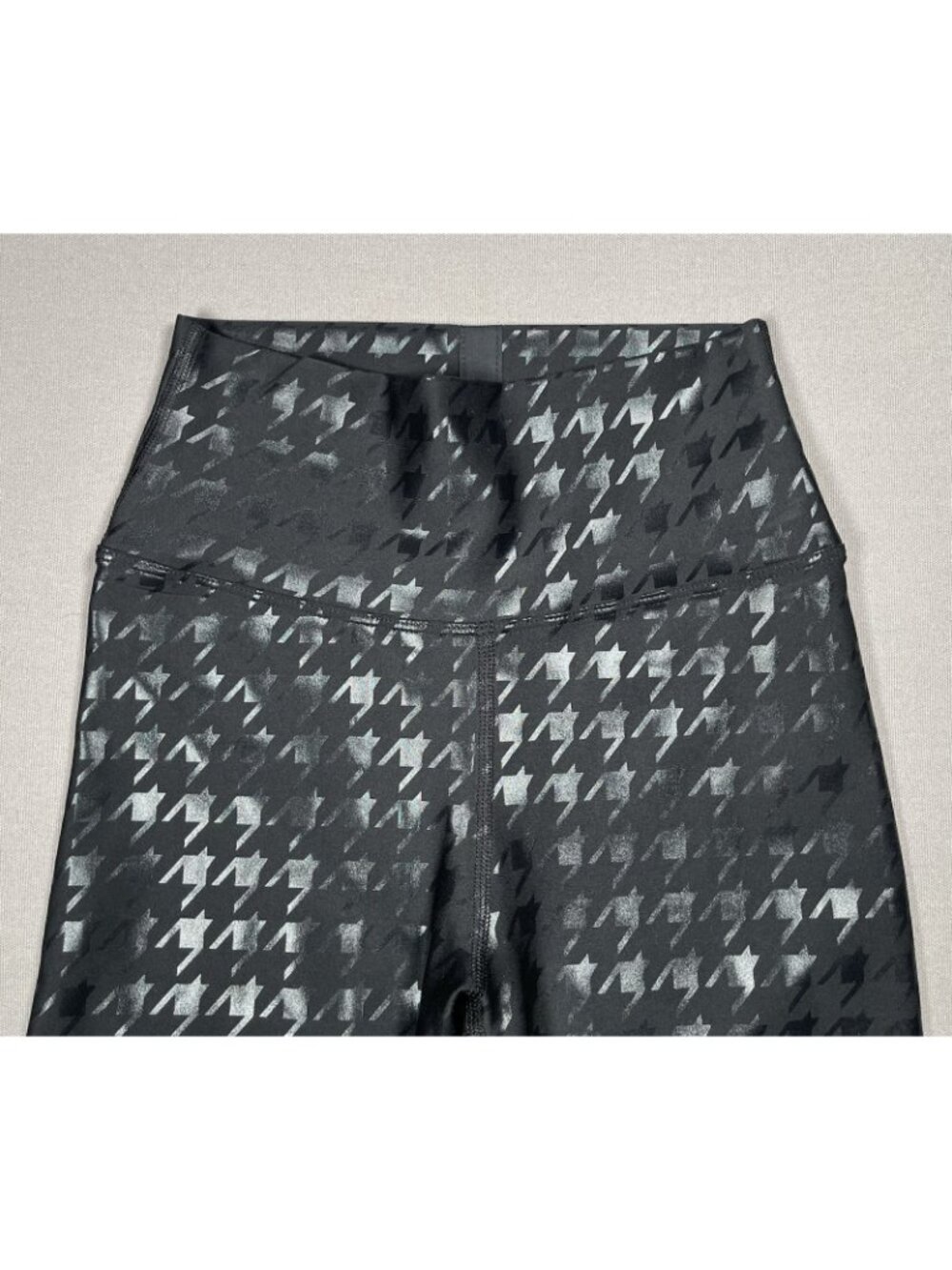 Peloton High Rise Black Shiny Houndstooth Foil Legging - Women Size Small - Picture 5 of 16